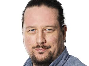 Vem är kändissonen som hotade vakter på CafeOpera?