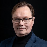 Är Fredrik Lindström klar som läkare?