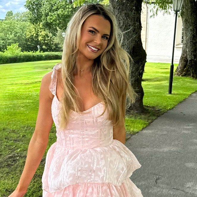 emelienilssonnn · Reklam för Serla! Karen går på sin första dejt 